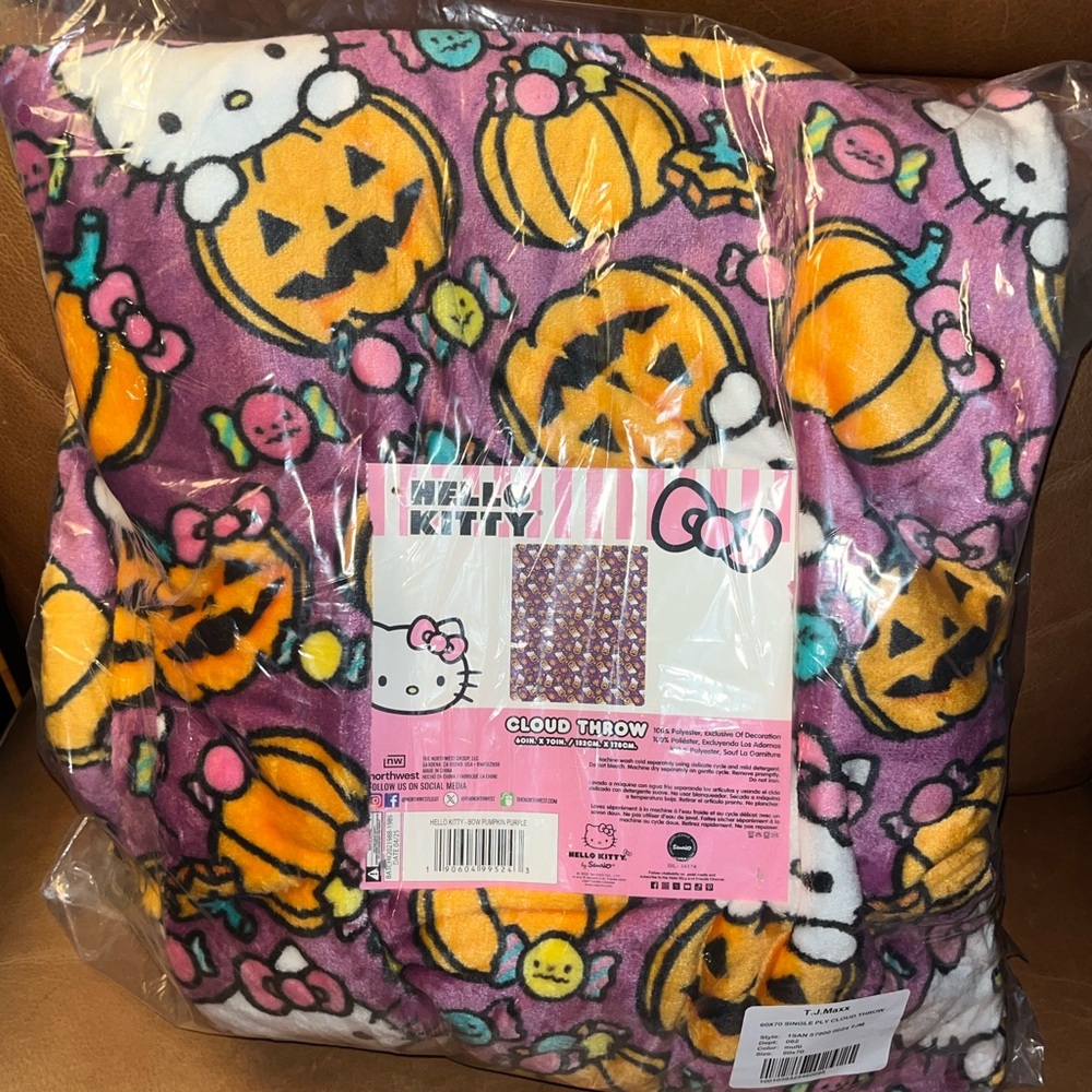 Hello Kitty Halloween Trick or Treat Purple Cloud Throw Blanket 60x70 NEW NWT